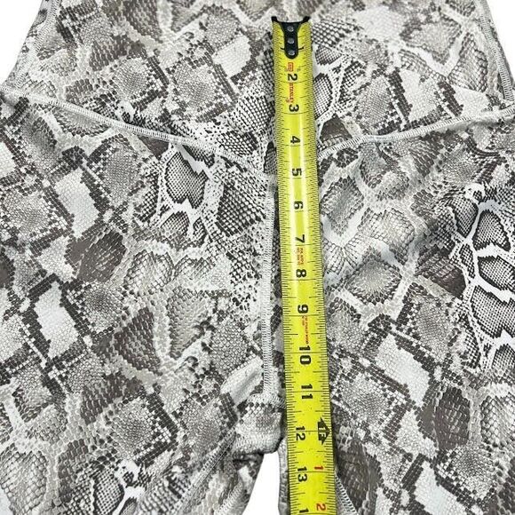 Victoria's Secret Snakeskin Print Leggings Cross Front Waistband Size 14 - Picture 10 of 11